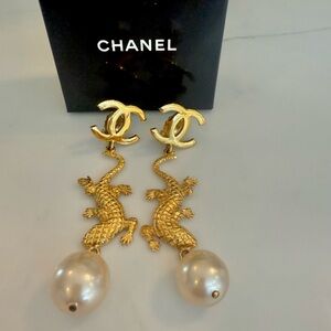 Rare Vintage Chanel Runway gold CC Lizard earrings with pearls
